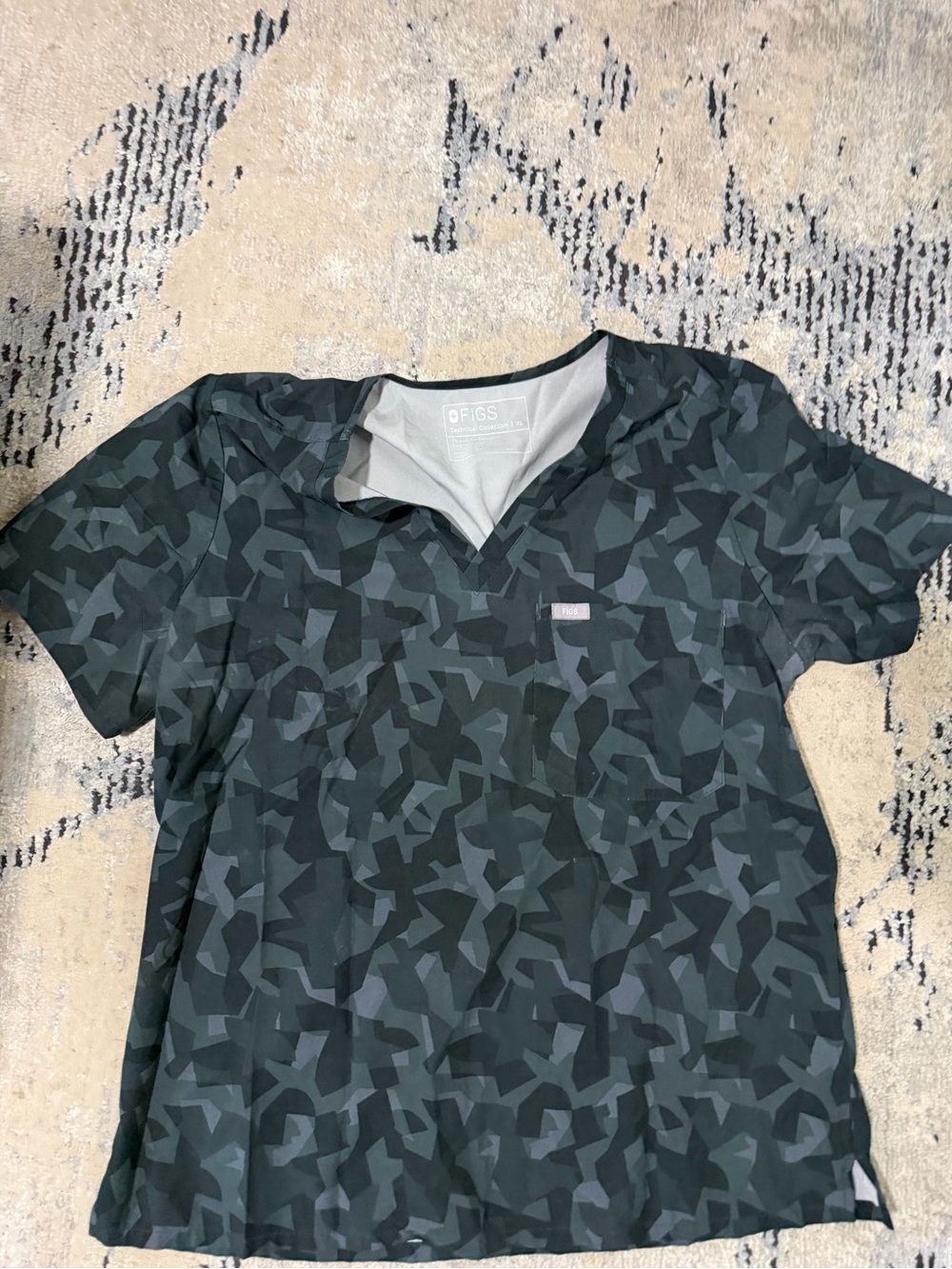 Figs Womenโs Camouflage Short Sleeve Scrub Top
